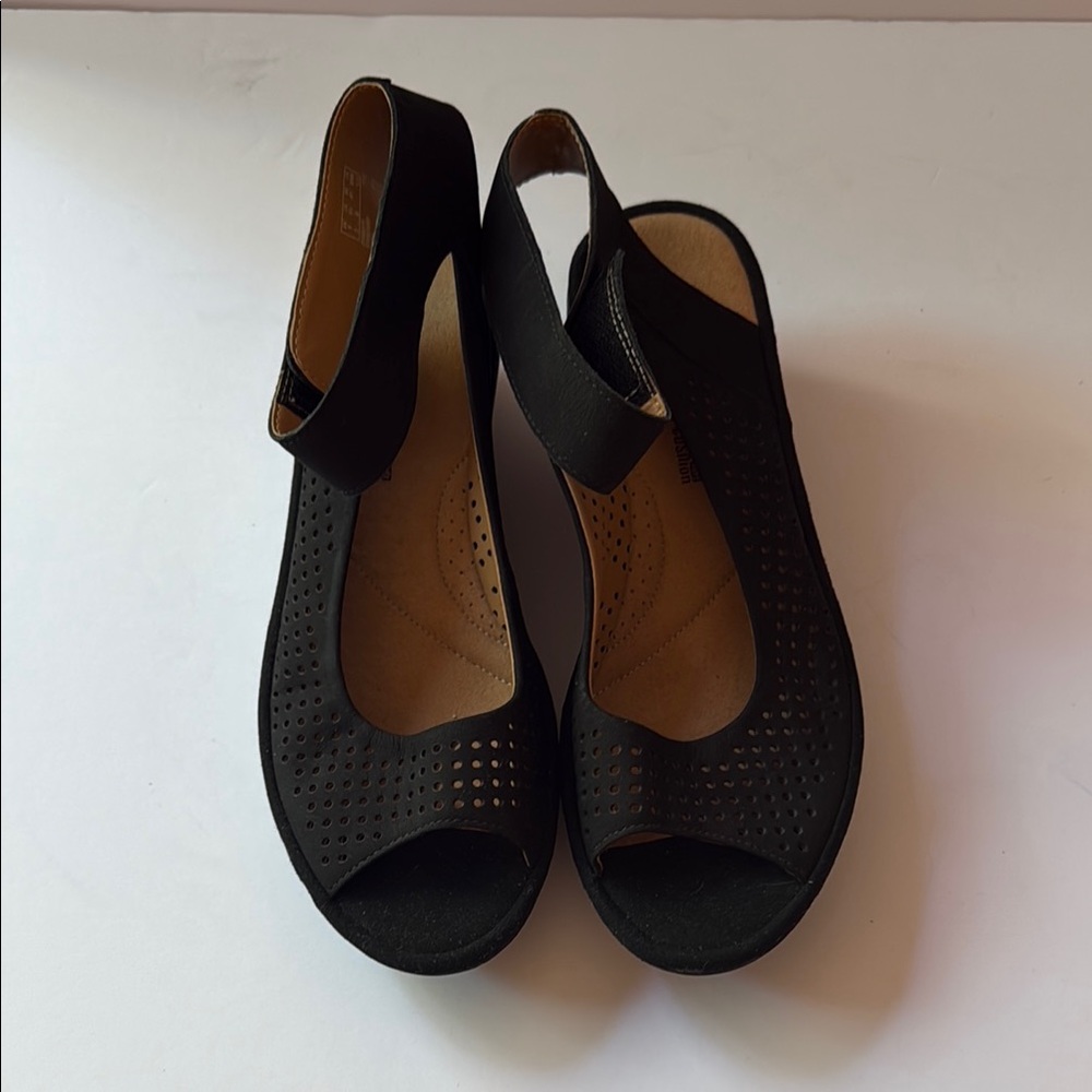Clarks Collection Reedly Salene Wedge Sandals Women’s Size 9.5